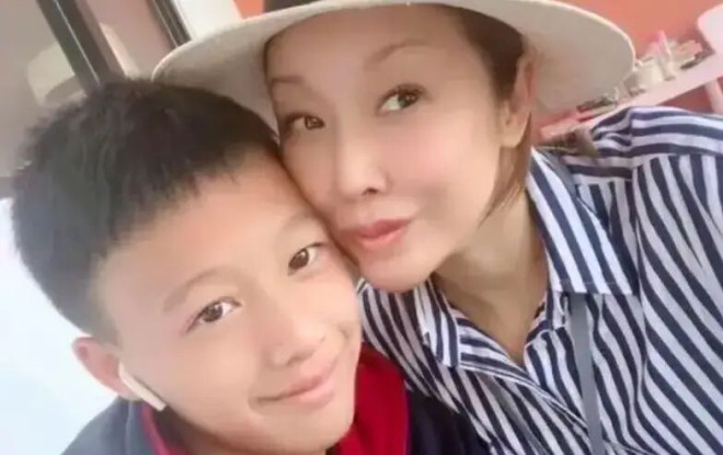 孙悦近况曝光！50岁复出依旧能打，儿子拿下國际冠军，丈夫身家10亿