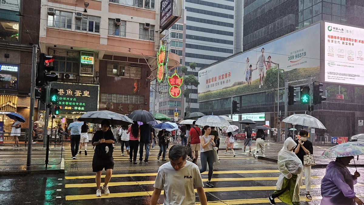 狂风暴雨再次來袭，市民留意！天文台預測明日本港有狂風雷暴　周四氣溫降至20度
