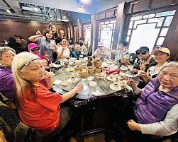 長者單拖飲茶慘成獵物 沙田疑現「搭枱黨」屈找數遇婆婆反擊 網民轟：當人老人痴呆吖｜Juicy叮