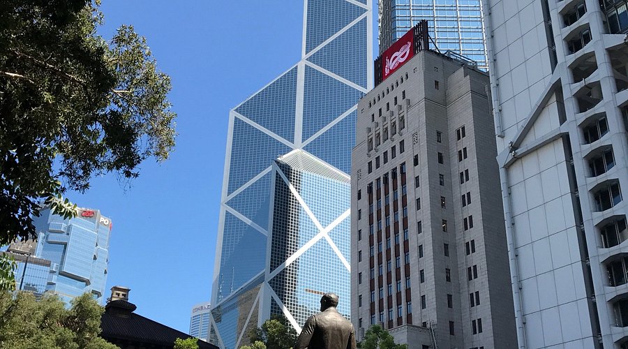 旺角滙豐六旬婦圖存500元人民幣偽鈔 銀行職員揭發報警拉人