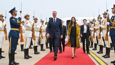 塞爾維亞總統武契奇抵京作首次訪華行程：政治生涯最重要一次訪問