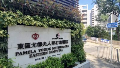 香港西灣河男子遭兩煞持刀棍伏擊 港警檢血帽假髮緝兇徒