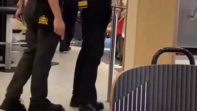 大叔大鬧麥當勞！爆粗狂罵內地客　職員霸氣KO獲讚:公關典範