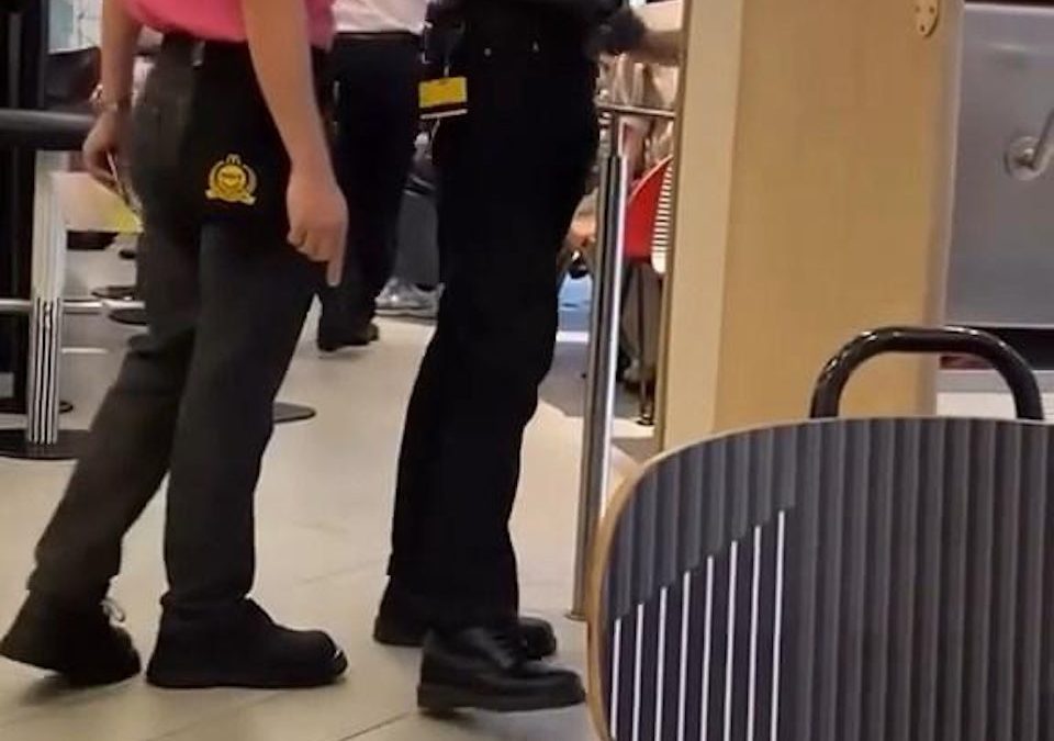 大叔大鬧麥當勞！爆粗狂罵內地客　職員霸氣KO獲讚:公關典範