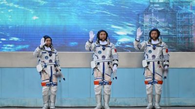 黎家盈升空前高歌《歌唱祖國》　用廣東話發表出征感言