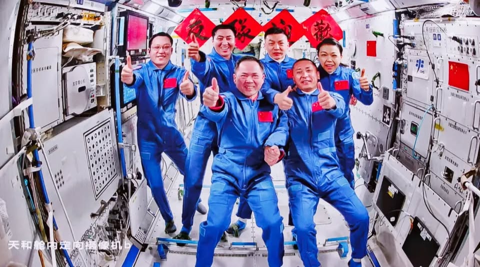 神舟二十三號航天員乘組順利進駐“天宮”，中國航天員完成第8次“太空會師”