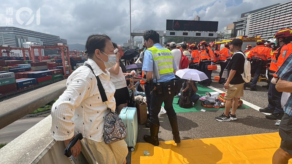 青葵公路車禍︱乘客憶撞車一刻　衝力撞甩安全帶：全部人瞓晒喺度