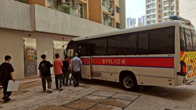 警方葵涌拘捕4名男女  打擊街頭賭博
