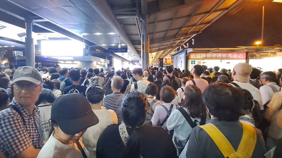回港潮｜佛誕連假結束　深圳灣口岸人山人海　回港市民：首次遇到