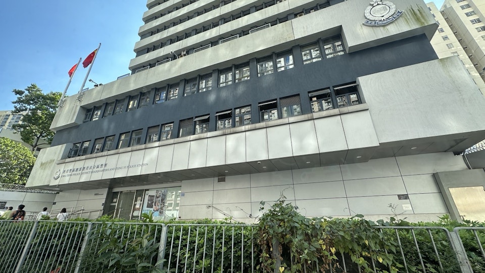 青衣女子疑前男友指使同黨　爆竊住所盜百萬財物　警拘27歲前男友