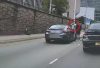 中環夏愨道單車漢捱撞怒拍車頭　平治10分鐘後鄰街再撼貨車