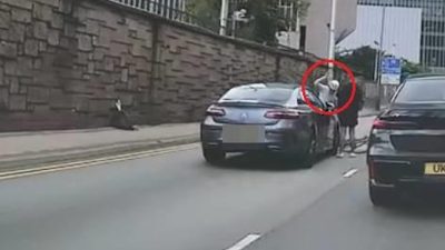 中環夏愨道單車漢捱撞怒拍車頭　平治10分鐘後鄰街再撼貨車