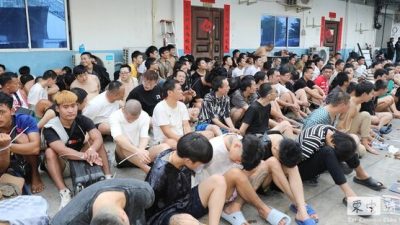 以中国人为主集体拒捕翻墙逃窜军队实弹镇压
