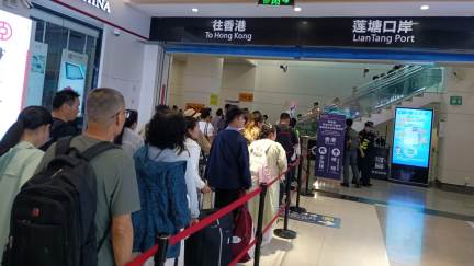截至下午4時逾34萬港人離境　近21萬內地客訪港