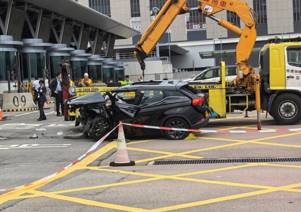 港珠澳口岸私家車奪命車禍｜夫婦被困　妻傷重不治　夫涉危駕被捕