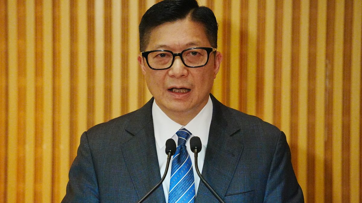 政府擬修例打擊入「鬼油」　鄧炳強：買家亦有很大責任