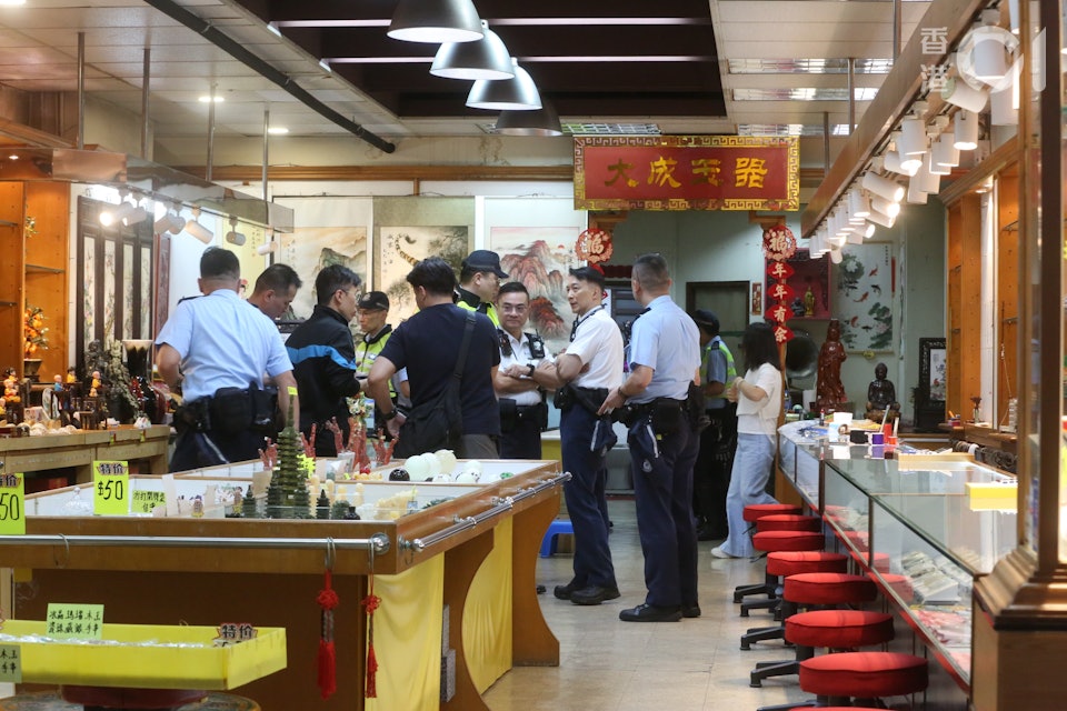 男子油麻地玉器店毁關公　5小時後爭執推東主出馬路掠手機