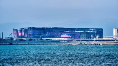 彭博指新世界擬付退出費　終止11 SKIES義務