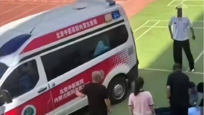 内蒙古一中学女生跑操后死亡，家长质疑老师现场施救不力，当地教育局：前后跑了不到300米，倒地后老师有做应急处理，公安部门介入调查