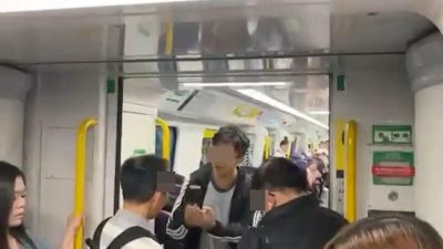 港鐵阿叔阻路推撞罵：失禮中國人　內地男說1句英語完勝獲讚