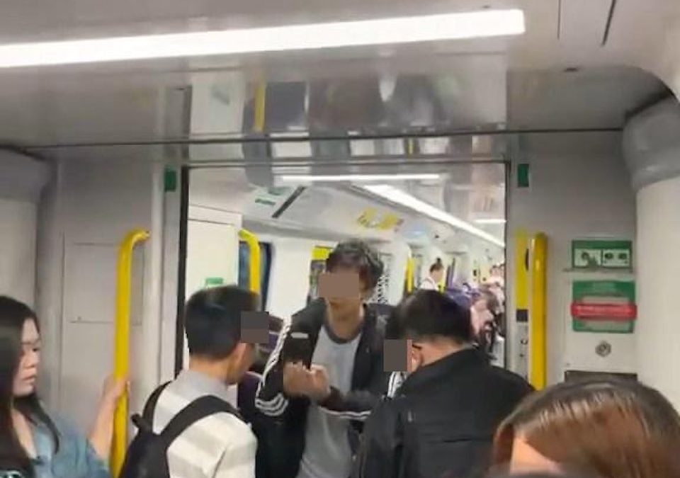 港鐵阿叔阻路推撞罵：失禮中國人　內地男說1句英語完勝獲讚