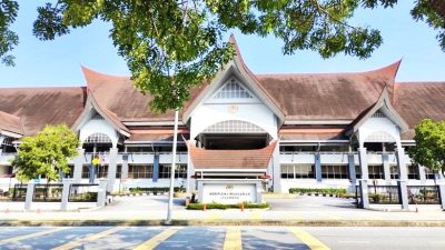 女教师涉嫌性侵14岁学生 不认罪保外