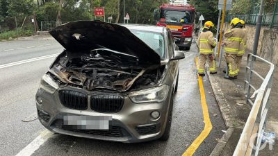 刚刚清水灣道寶馬疑機件過熱起火　車頭冚燒至焦黑