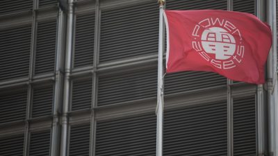 港燈推住宅電動車按時段收費　深夜清晨充電享回扣　其餘時段加收