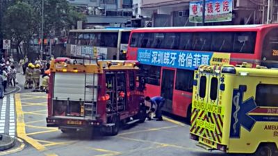 葵涌石蔭路單車男被巴士撞倒 捲落車底重傷昏迷