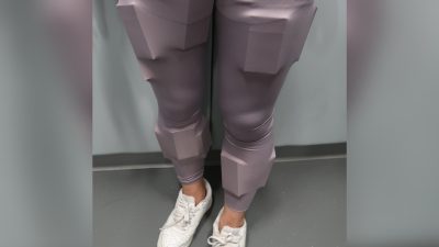女版「鐵甲奇俠」香園圍闖關　59歲婦雙腿藏近千支私煙　判囚4周