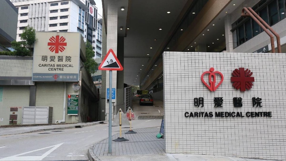 深水埗長沙灣道海味店意外　女工搬貨被升降台夾到　兩隻手指骨折