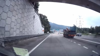 吐露港公路貨車跌石屎板　私家車險被擊中：早2秒byebye咗