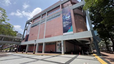 香港科學館冷氣機冒煙傳燶味惹火警驚魂　2,000人匆匆離開