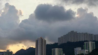 酷熱天氣｜今日有幾陣驟雨　初時局部地區有雷暴　日間市區約34度