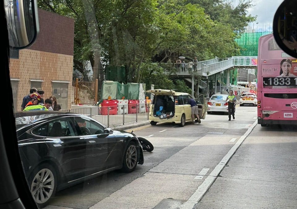 丈夫騎電單車載妻遇意外　知妻彌留崩潰圖搶警槍尋死　認罪囚3月