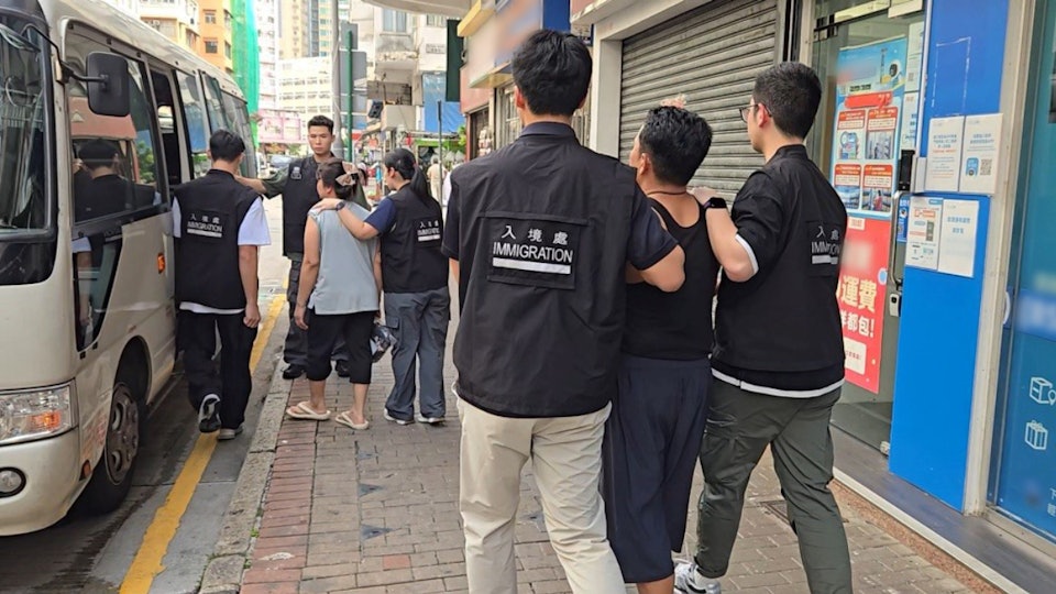 跨部門全港反非法勞工　搜餐廳、按摩及零售店　拘15黑工及3僱主