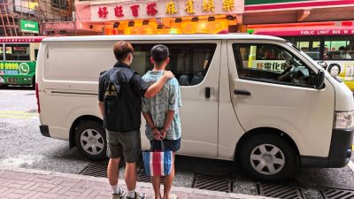 警亞皆老街店舖檢3200隻鹹碟　48歲男涉管有及發布淫褻物品被捕
