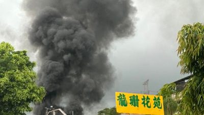 大埔大窩西支路鐵皮屋起火傳爆炸聲　黑煙捲半空　消防撲救