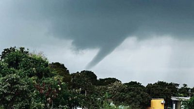 港深福田邊境驚現水龍捲 兩地居民清晰目睹