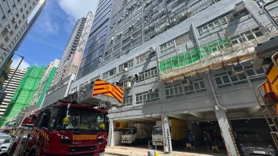黃竹坑工廈電子公司疑傳爆炸聲冒濃煙　消防開喉灌救