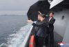朝鲜驅逐艦「姜健號」試航　金正恩由女兒陪同視察
