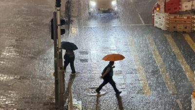 最新天氣消息｜紅雨警告生效　天文台：需否發黑雨視乎雷雨區發展