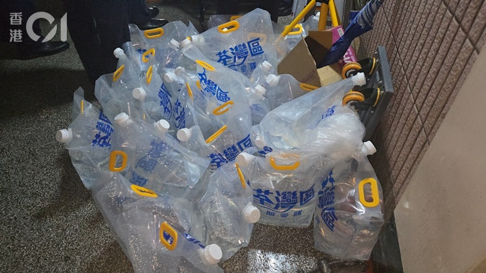 荃灣中心停水停電│周一晚11時半起　恢復每座一部消防升降機運作