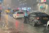 黑雨下土瓜灣多車違泊！警員冒雨淋身抄牌片瘋傳　網民讚盡忠職守