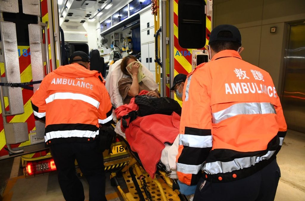 屯門富泰邨單位內電動單輪車起火 約80人疏散 母子送院