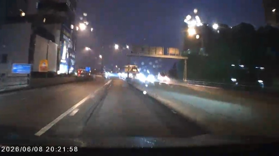 堅拿道天橋天降異物　擊中私家車　車主：差少少命仔都無
