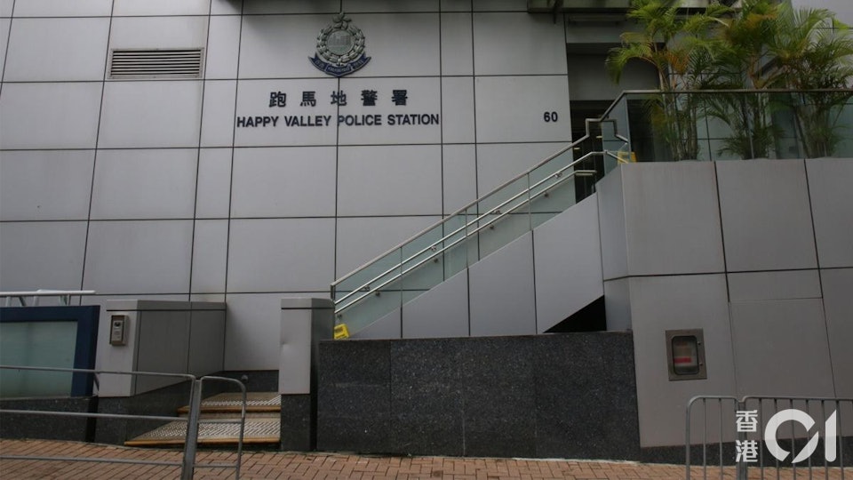 灣仔私家車遇截查　男司機「吹爆波」涉醉駕被捕