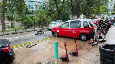 西貢私家車迎頭猛撼的士釀6傷　車頭變廢鐵甩轆　兩司機一度被困