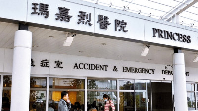 東涌20餘歲青年跳行人天橋尋短 清醒送瑪嘉烈醫院救治