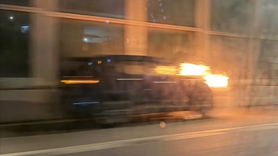 元朗公路客貨車起火 消防救熄 司機逃去無蹤
